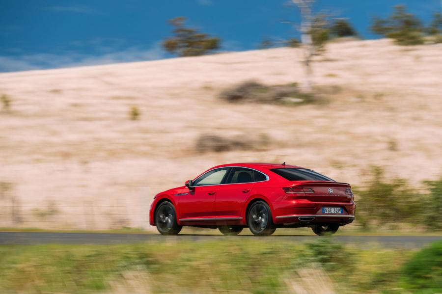  Volkswagen Arteon 4Motion R-Line 2017 года  (AU) (фото 12 из 40)